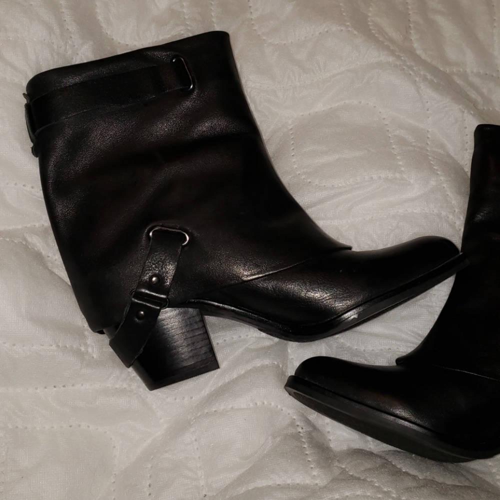 Boots - Picture 5 of 8